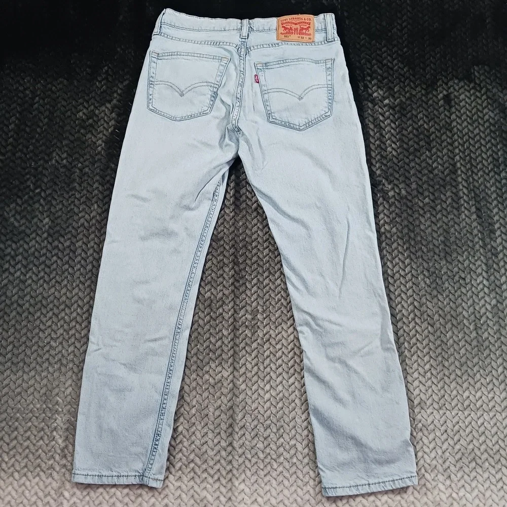Levis there discrepancy